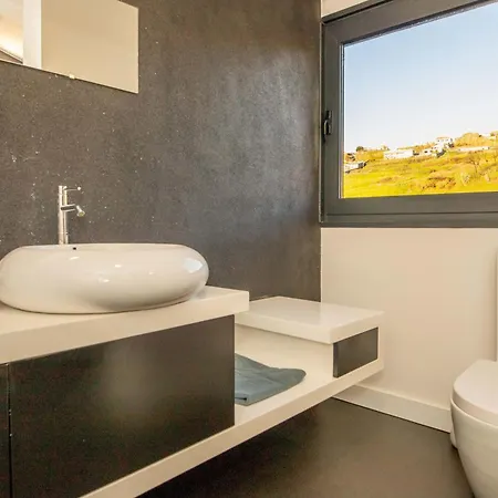 Leonor Cliffside Retreat Calheta (Madeira)