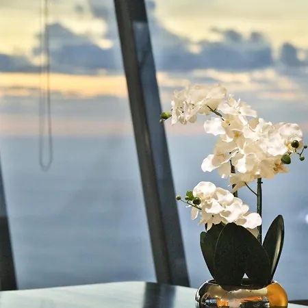 Leonor Cliffside Retreat * Calheta (Madeira)