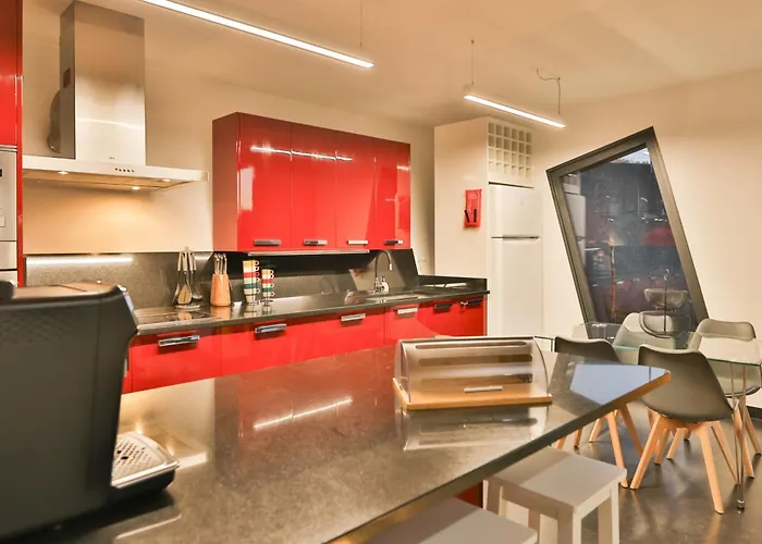 Leonor Cliffside Retreat *