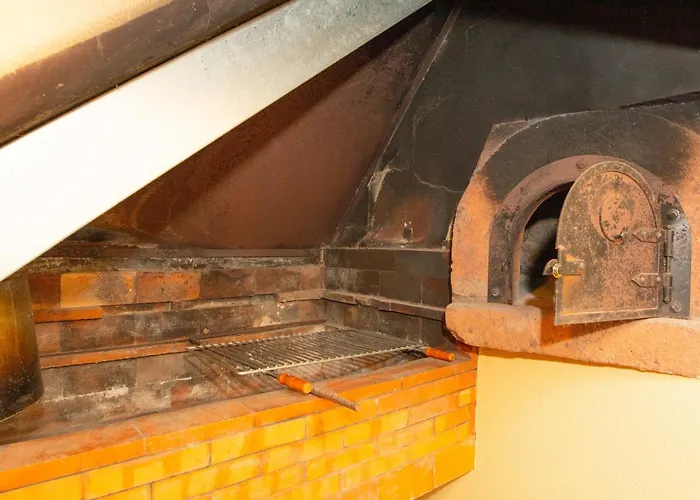 Willa Leonor Cliffside Retreat