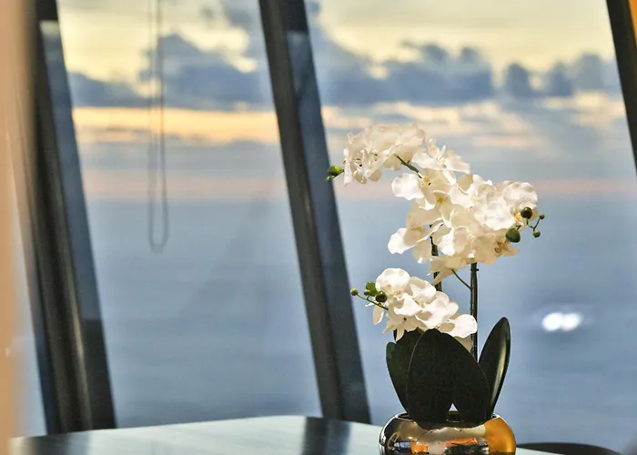 Leonor Cliffside Retreat * Calheta (Madeira)