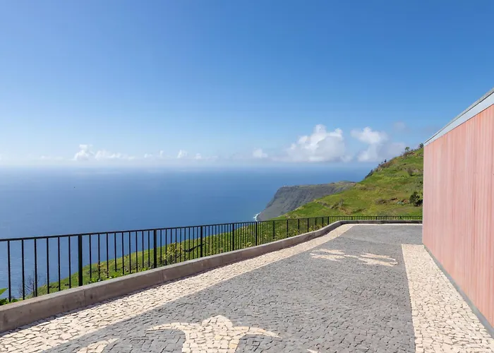 Villa Leonor Cliffside Retreat *