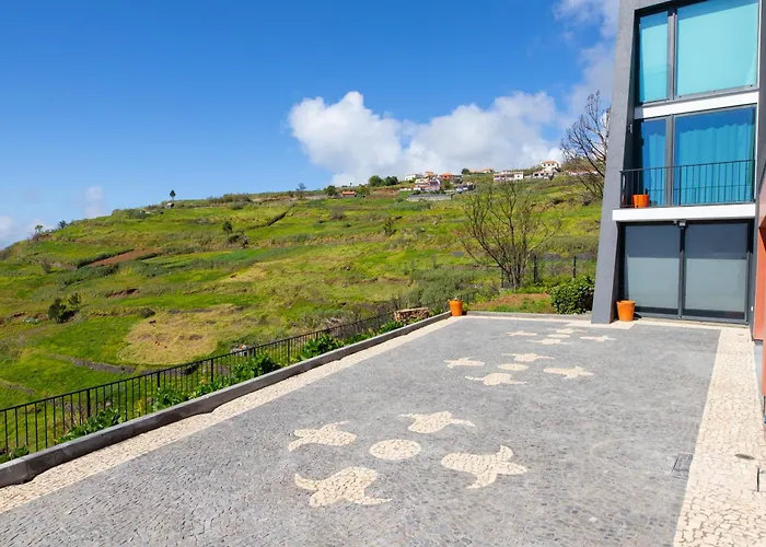Leonor Cliffside Retreat Calheta (Madeira)