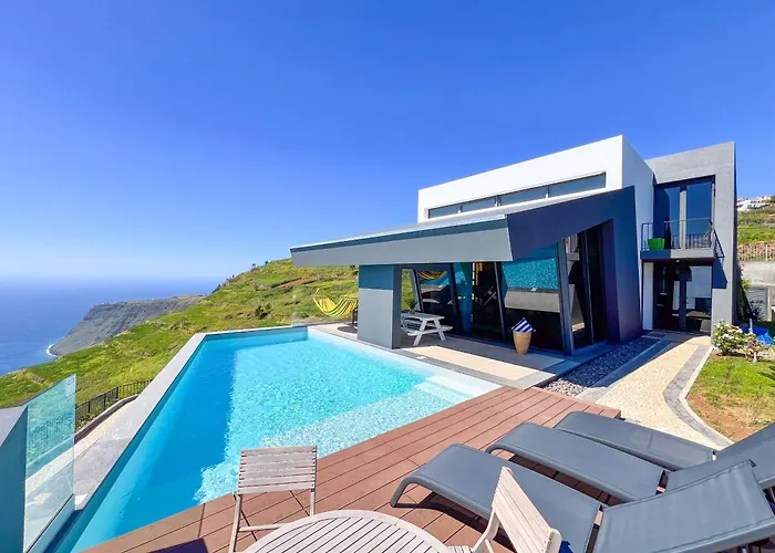Villa Leonor Cliffside Retreat *