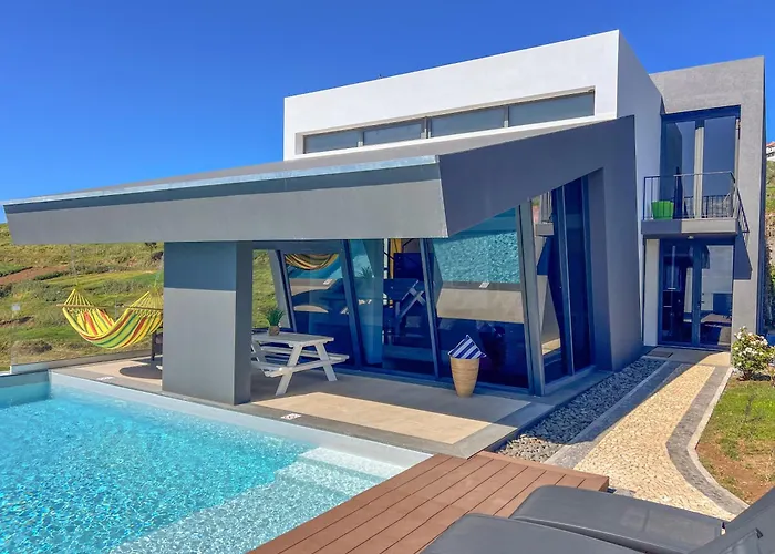 Leonor Cliffside Retreat Villa